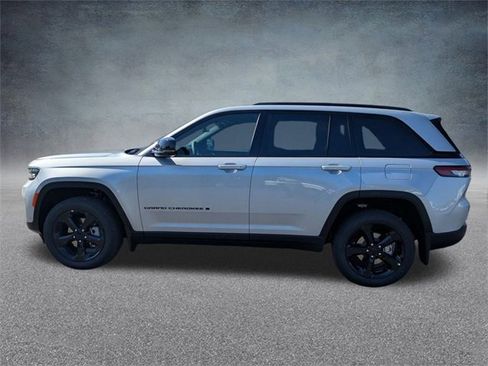 New 2025 Jeep Grand Cherokee Limited w/ Luxury Tech Group II image 7
