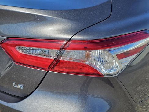 Used 2020 Toyota Camry LE image 9