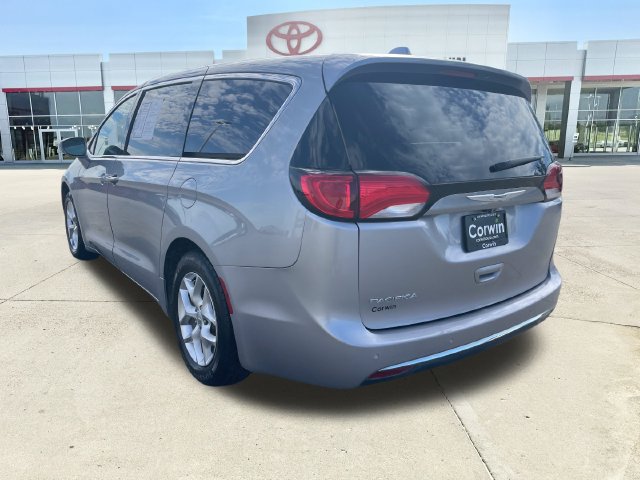 Used 2019 Chrysler Pacifica Touring Plus w/ Tire & Wheel Group FWD image 3