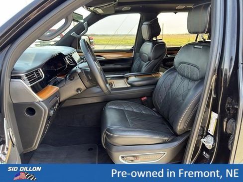 Used 2023 Jeep Grand Wagoneer Series III AWD/4WD image 17