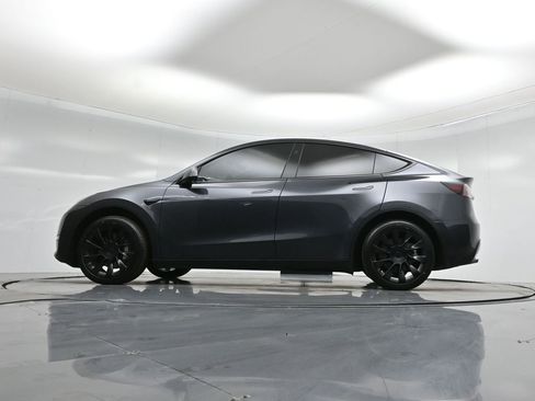 Used 2024 Tesla Model Y Long Range image 48