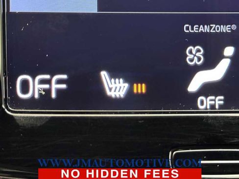 Used 2017 Volvo XC90 T6 Momentum w/ Vision Package image 38