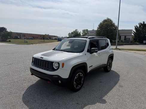 Used 2015 Jeep Renegade Trailhawk AWD/4WD image 5