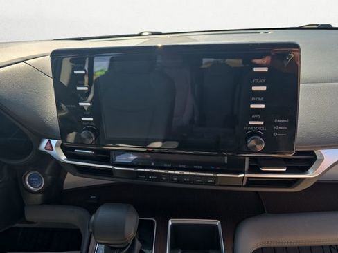 Used 2024 Toyota Sienna LE FWD image 18
