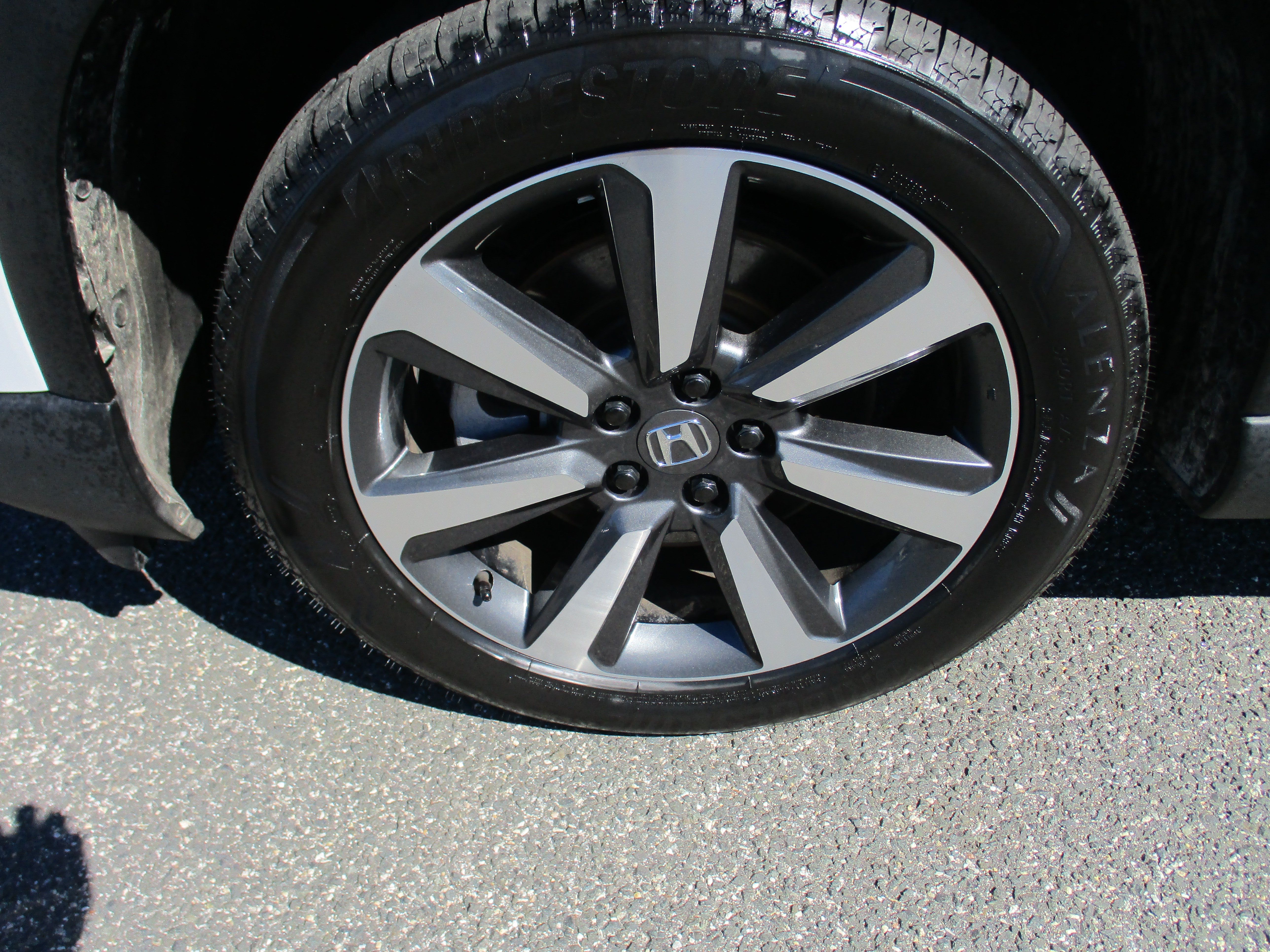 Certified 2025 Honda Pilot Touring image 9