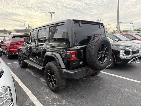 Used 2020 Jeep Wrangler Unlimited Sahara image 2