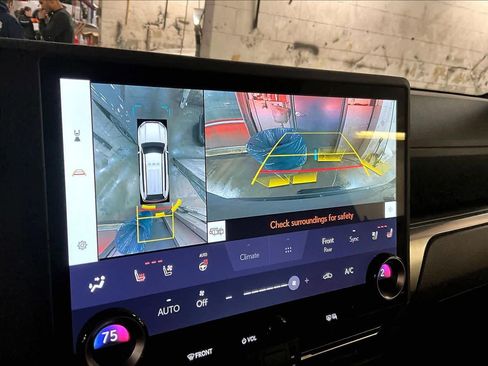 Used 2024 Lexus GX 550 w/ Accessory Package (Z1) image 28