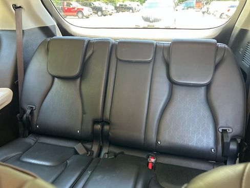 Used 2024 Kia Carnival LX FWD image 10