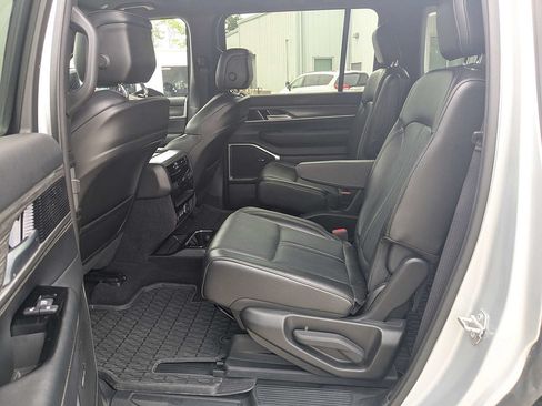 Certified 2024 Jeep Wagoneer Series II AWD/4WD image 14