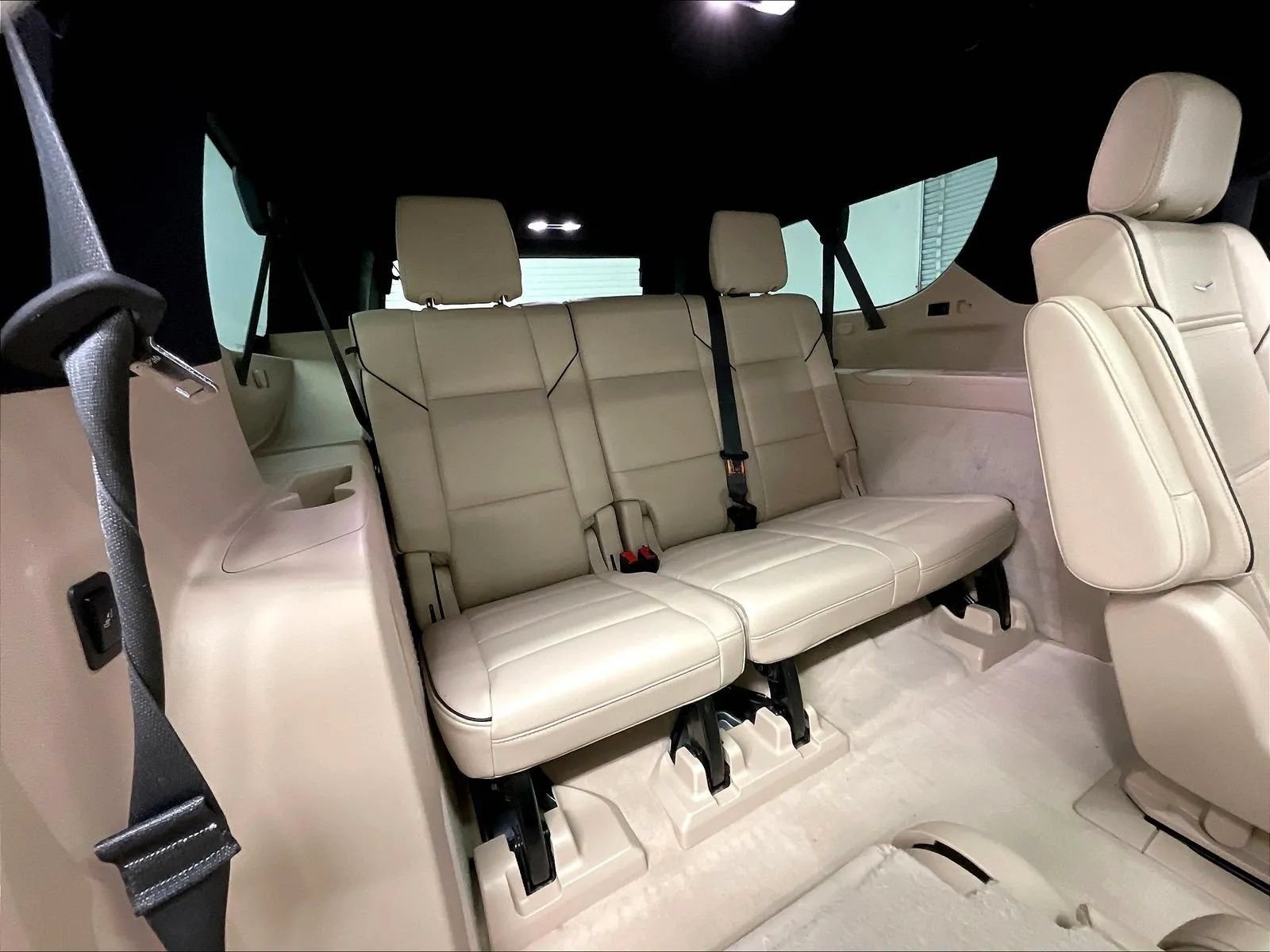 Used 2023 Cadillac Escalade ESV Premium Luxury w/ Performance Package AWD/4WD image 17