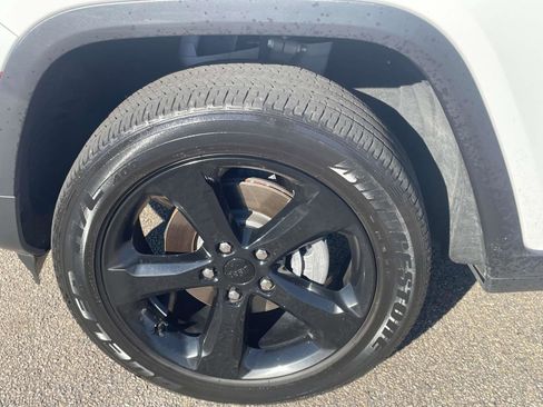 Used 2023 Jeep Grand Cherokee Altitude image 28