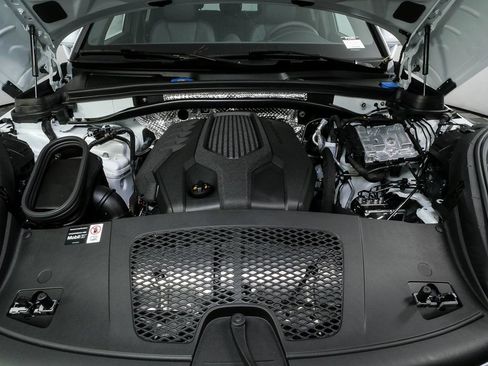 Used 2026 Porsche Macan AWD/4WD image 36