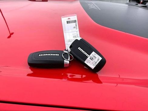 Used 2022 Ford Bronco Wildtrak image 12