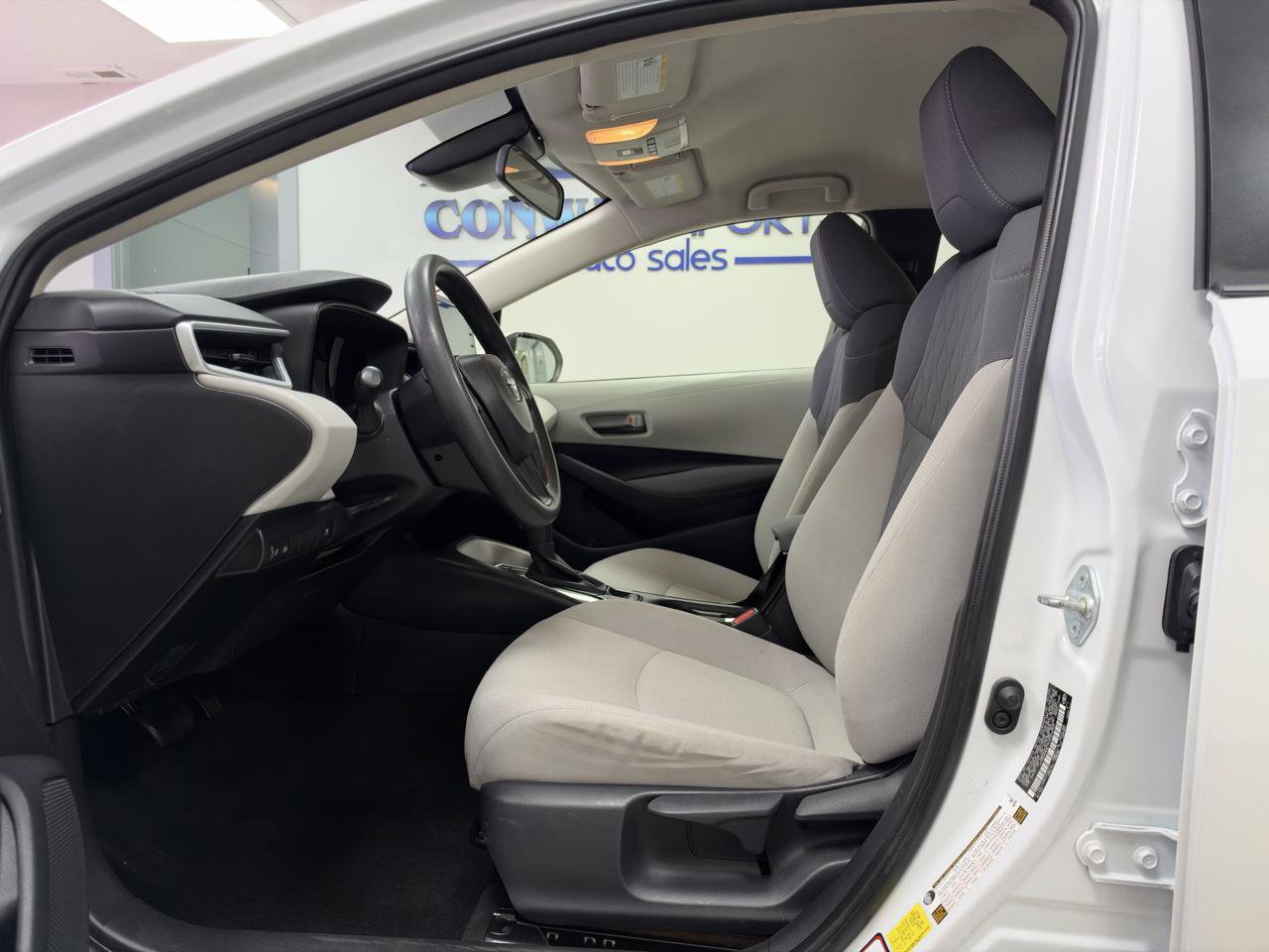 Used 2022 Toyota Corolla LE FWD image 9