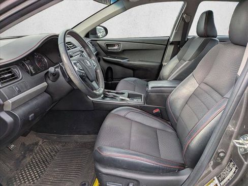 Used 2017 Toyota Camry SE image 13