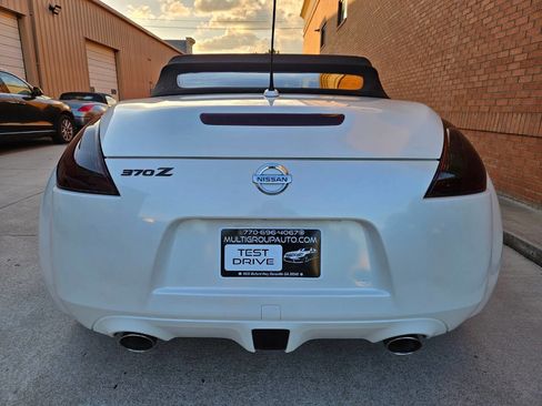 Used 2010 Nissan 370Z Touring image 5