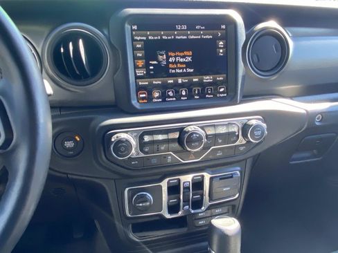 Used 2023 Jeep Wrangler Unlimited w/ Sun & Screen Package image 30