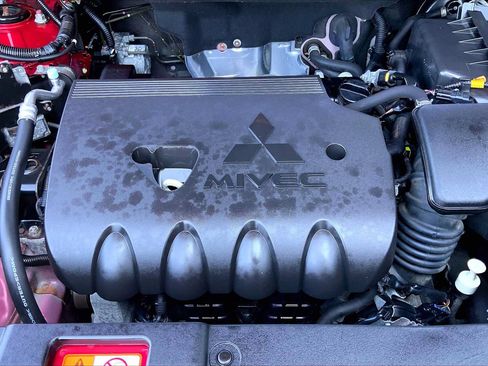 Used 2017 Mitsubishi Outlander SEL AWD/4WD image 30