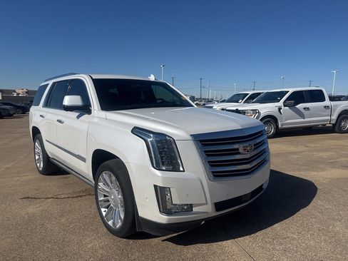 Used 2017 Cadillac Escalade Platinum image 1