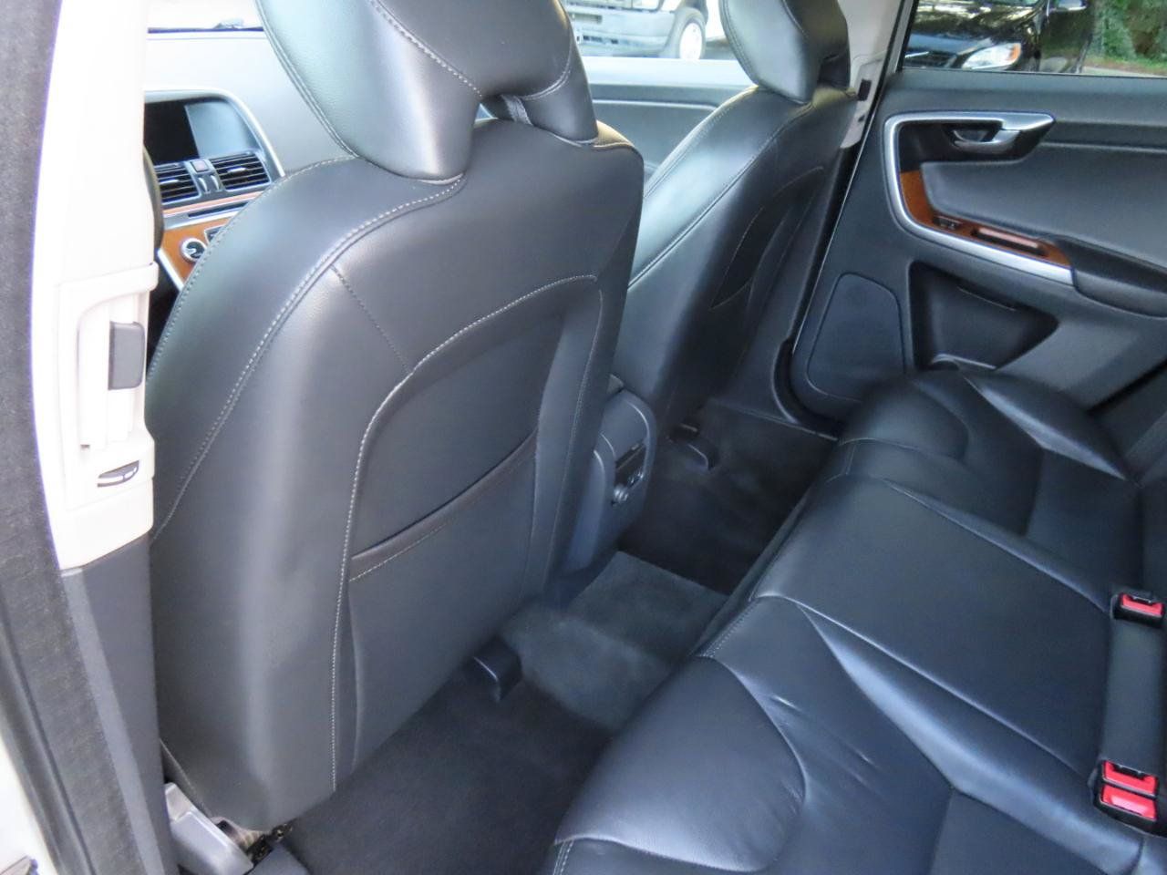 Used 2017 Volvo XC60 T6 Inscription w/ Climate Package AWD/4WD image 14