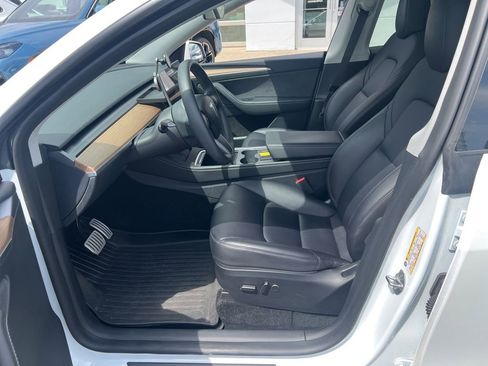 Used 2023 Tesla Model Y Performance image 11