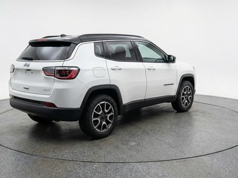 Used 2025 Jeep Compass Trailhawk AWD/4WD image 9