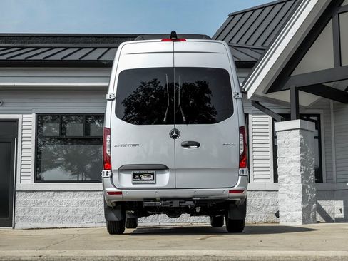 Used 2025 Mercedes-Benz Sprinter 2500 image 8