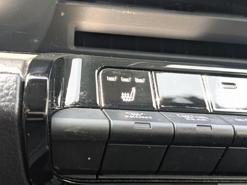 Used 2024 Toyota Prius XLE FWD image 21
