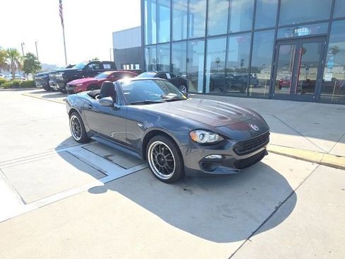 Used 2018 FIAT 124 Spider Classica w/ Technology Group image 3