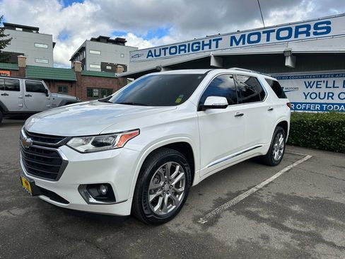Used 2018 Chevrolet Traverse Premier image 2