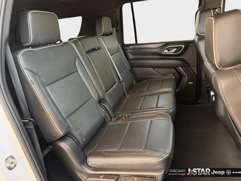 Used 2024 GMC Yukon XL SLT RWD image 25