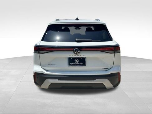 Used 2025 Volkswagen Tiguan S image 5