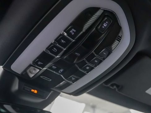 Used 2026 Porsche Macan AWD/4WD image 28