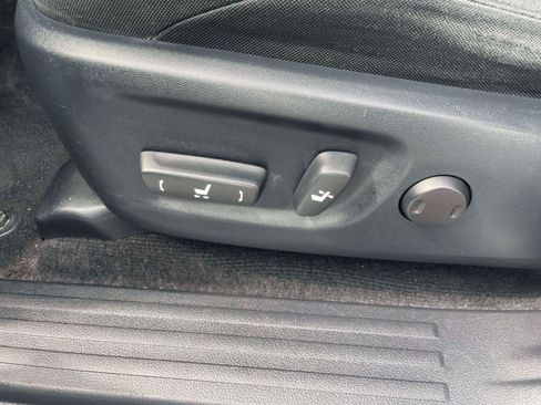 Used 2015 Toyota 4Runner SR5 w/ Four Season Floor Mat Package AWD/4WD image 12