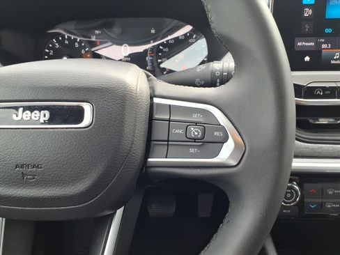 Used 2024 Jeep Compass Latitude image 15