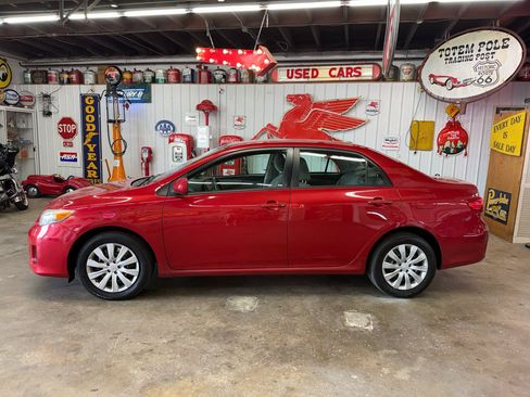 Used 2012 Toyota Corolla LE FWD image 2
