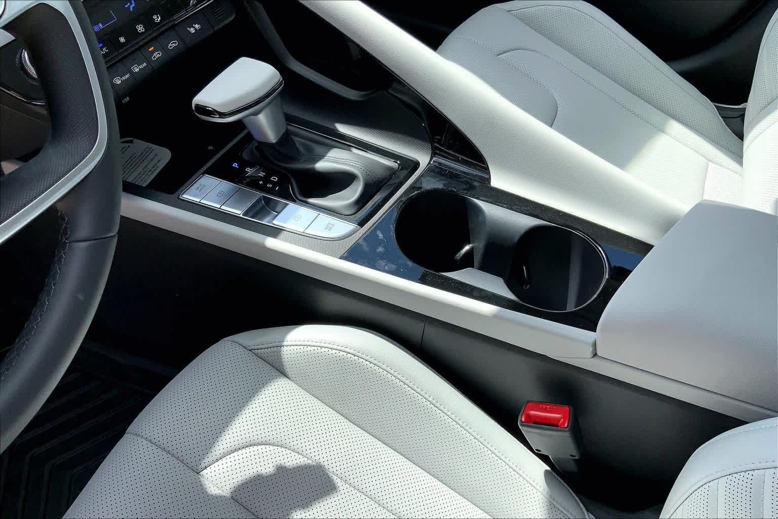 New 2026 Hyundai Elantra Limited FWD image 8