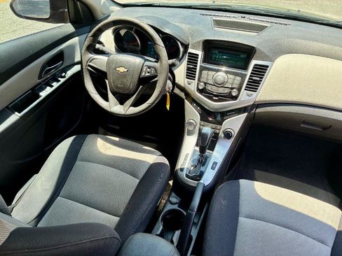 Used 2014 Chevrolet Cruze LS FWD image 8