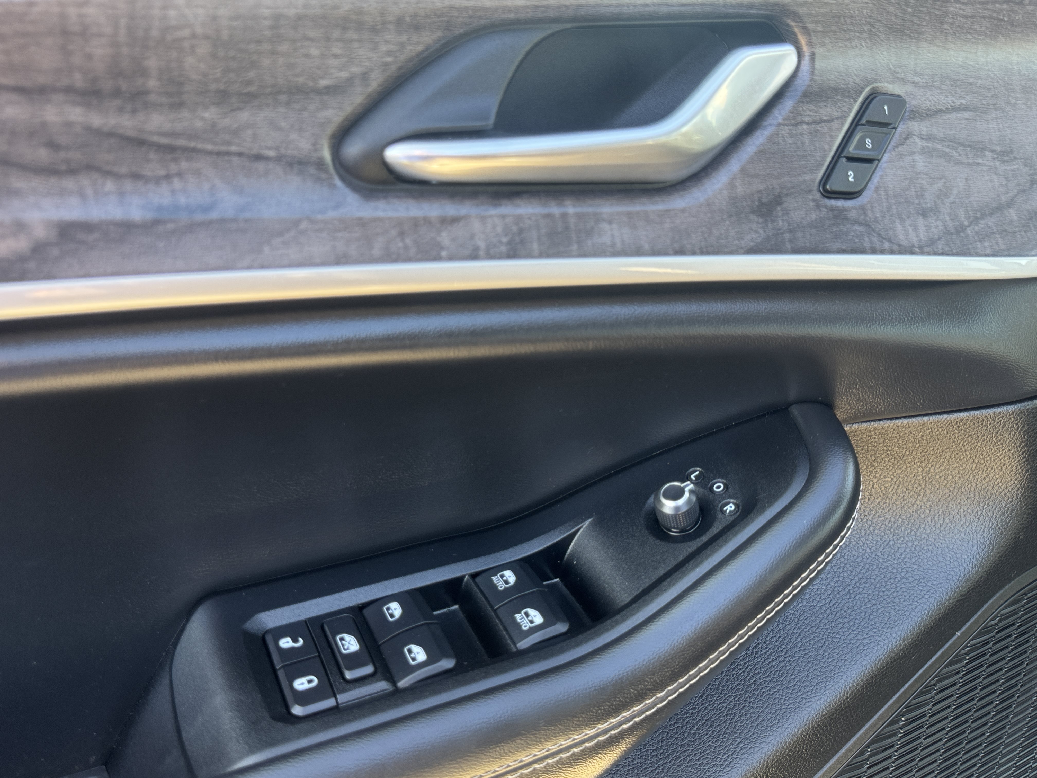 Used 2024 Jeep Grand Cherokee L Limited RWD image 19