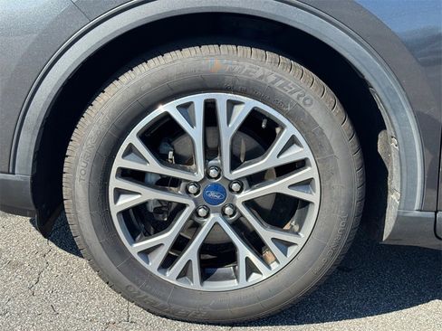 Used 2020 Ford Escape SEL image 9