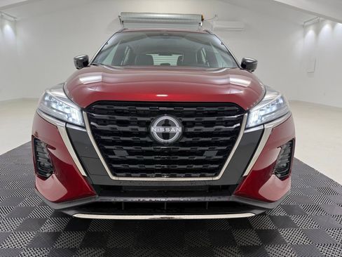 Used 2024 Nissan Kicks SR w/ SR Premium Package FWD image 2