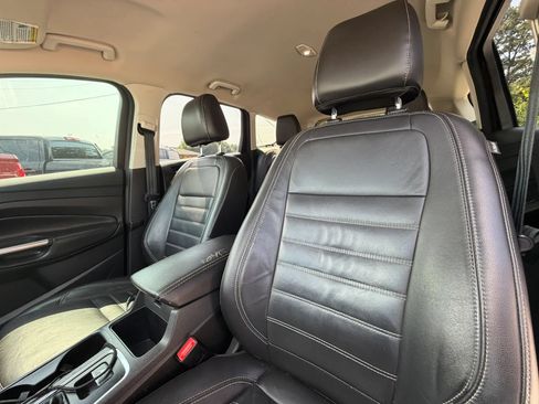 Used 2017 Ford Escape Titanium FWD image 11