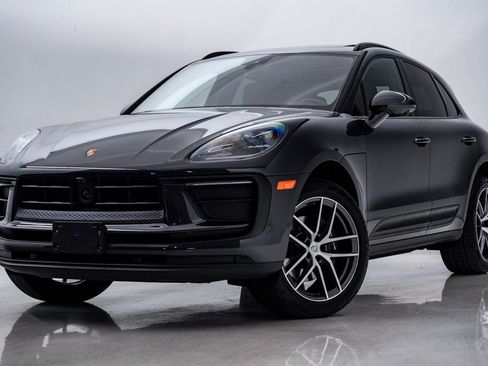 Certified 2025 Porsche Macan AWD/4WD image 1