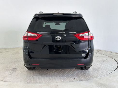 Used 2020 Toyota Sienna XLE w/ XLE Navigation Package AWD/4WD image 10