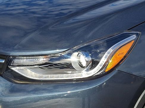 Certified 2022 Chevrolet Trax LT w/ LT Convenience Package image 11