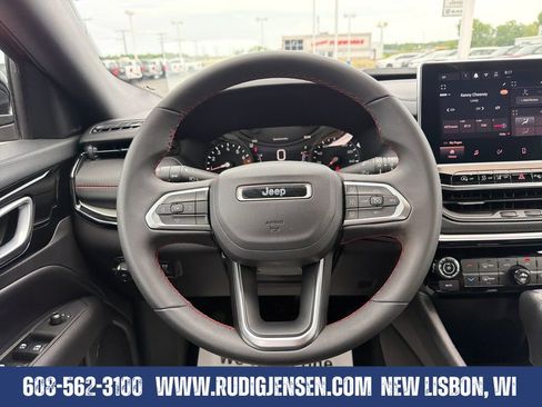 Used 2025 Jeep Compass Trailhawk AWD/4WD image 14
