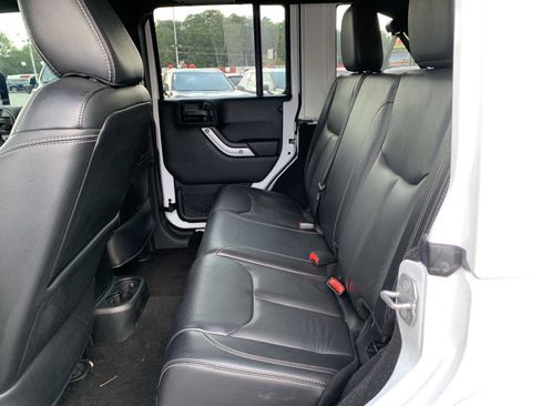 Used 2017 Jeep Wrangler Unlimited Sahara w/ Connectivity Group image 23