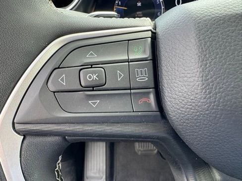 Used 2023 Jeep Grand Cherokee Altitude image 14