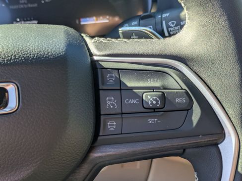 Certified 2024 Jeep Grand Cherokee L Limited image 17