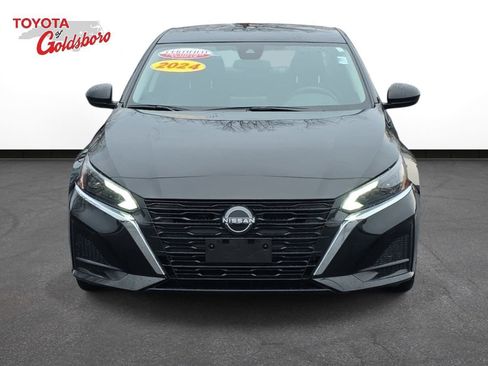 Used 2024 Nissan Altima 2.5 SV image 2